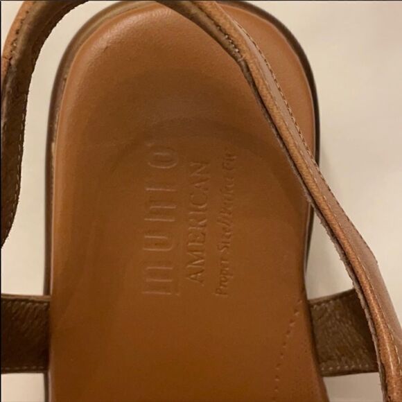 MUNRO AMERICAN CARAMEL COLORED LEATHER SAN… - Picture 6 of 8